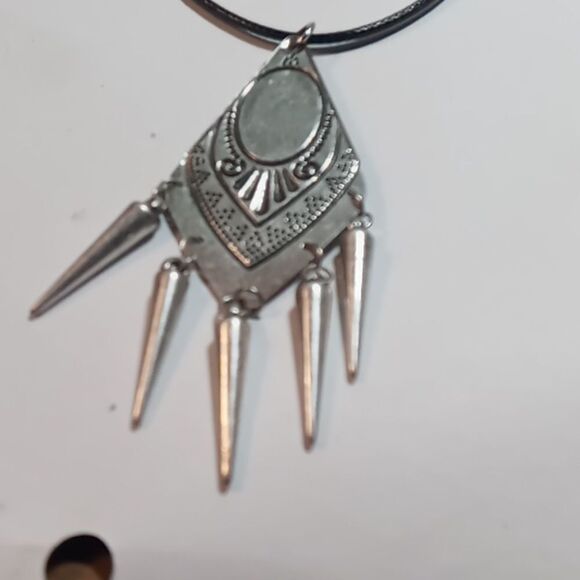 Repurposed necklace. - Picture 4 of 4